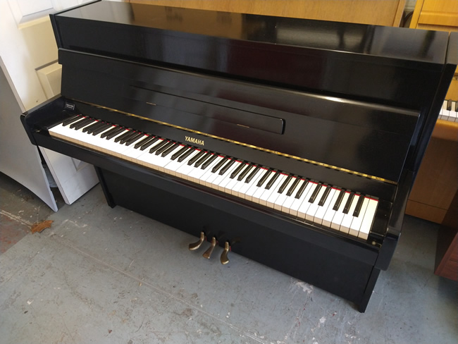 Yamaha 104 upright piano